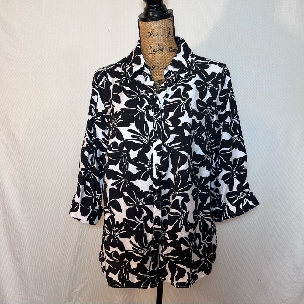 Sara Michelle Black & White Floral Button Down Shirt Blouse size large - Picture 3 of 13